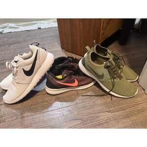 Nike tennis shoes bundle  7.5 women’s roshe free run  like new
